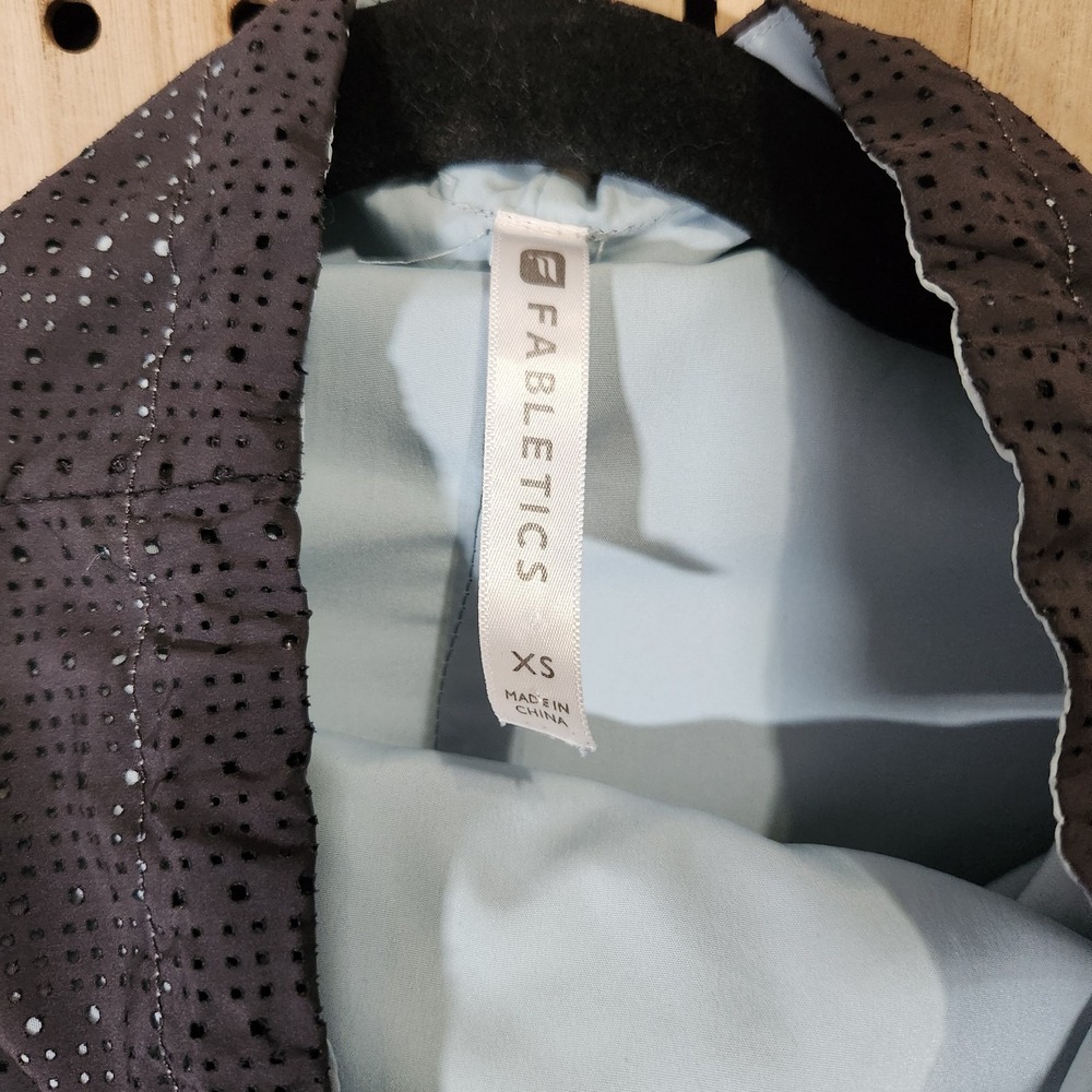 Fabletics windbreaker pullover. Gray. Size xs - Picture 2 of 11